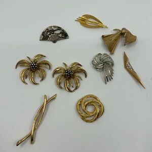 Vintage Jewelry Lot: Brooches